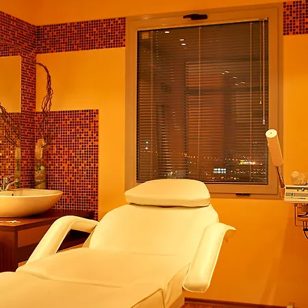 アクア ホテル 4*