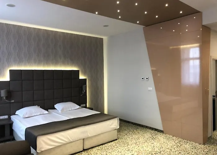 Ξενοδοχείο Aqua 4*